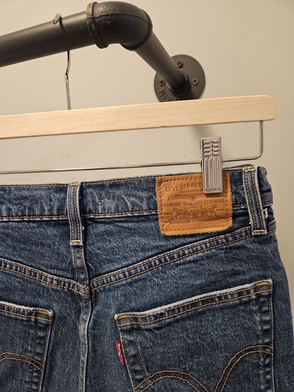 Levis Ribcage Shorts - Picture 4 of 6